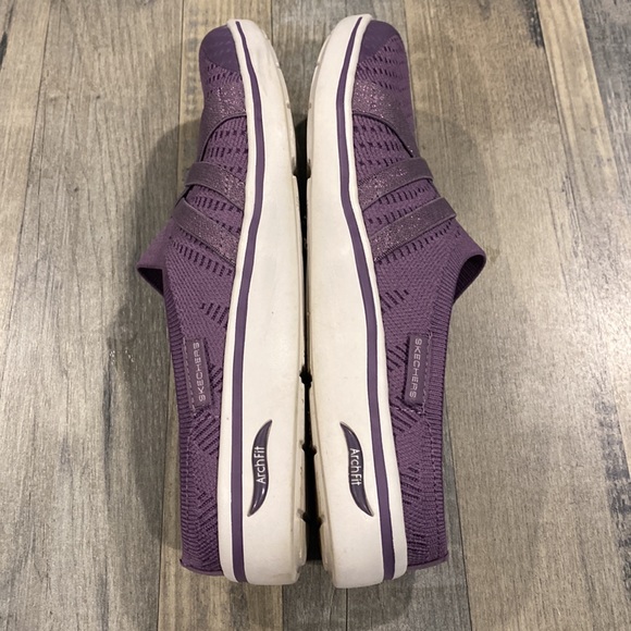 Skechers Arch Fit Slip Ons - Picture 7 of 9